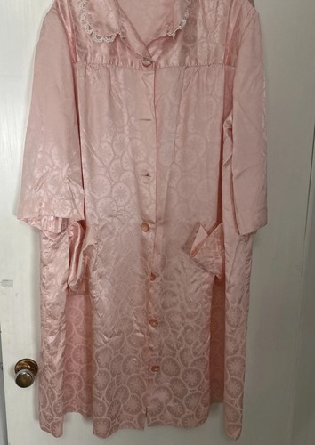 Vintage pink satin button - pink,