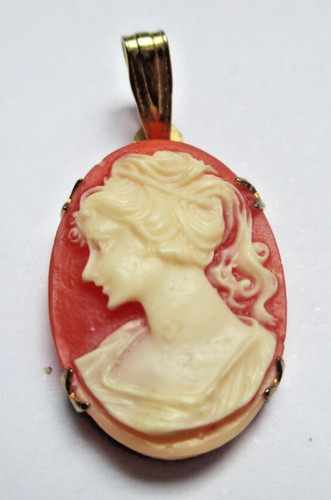 Beau petit pendentif - , couleur