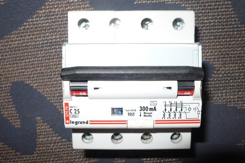 Disjoncteur differentiel - disjoncteur,