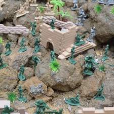 260 Pièces Mini Soldats