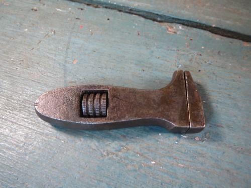 Minuscule clé outil ancien - minuscule,