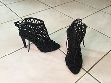 Escarpins ZARA pointure 39 suedine noire 