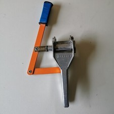 Ancienne bouchonneuse à levier 