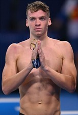 Leon Marchand Médaille Or Jeux Olympiques 2024 Paris France Natation Cérémonie