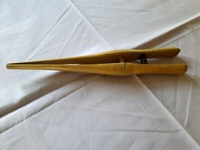 ANCIENNE PINCE A GANTS ou civière de gants en bois 