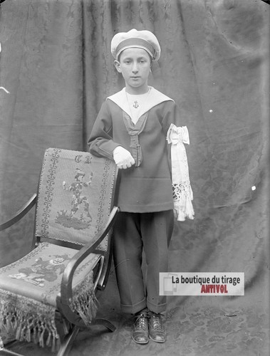 Jeune garçon costume - jeune, en