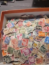 Lot/vrac de 4000 Petits Timbres Classiques du Monde en multiples