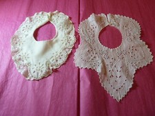 2 mignons bavoirs anciens