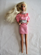 BARBIE en ENSEMBLE ROSE avec