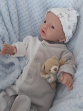 Adorable garçon entièrement en silicone mou et flexible  