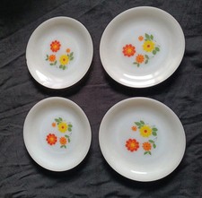 A1BC?VINTAGE 4 ASSIETTES A DESSERT  ARCOPAL DECORS FLEURS  ÉTAT CORRECT  ? 