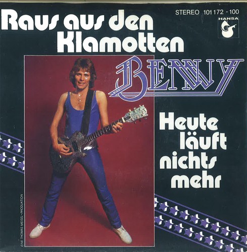 Benny sortez des vêtements - sortez,