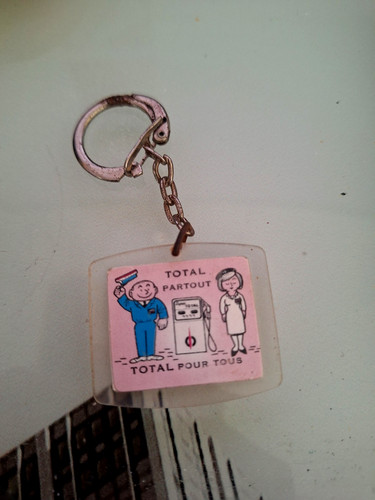 Porte cles station service - porte,