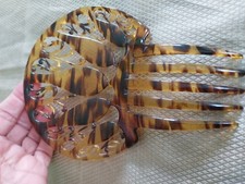 2 Anciens peignes dont 1 à