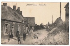 FR02 PROISY  Parc Rue animee chien 