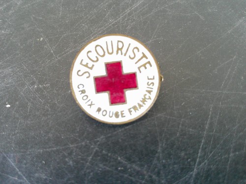 Insigne secouriste croix rouge - insigne,