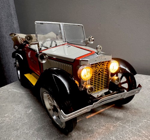 Ancienne grande voiture jouet