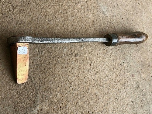 Old tool outil - old, /