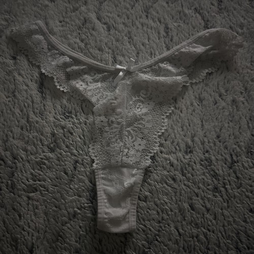 String femme - string,