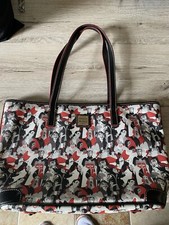 Sac dooney and Bourke Vilains
