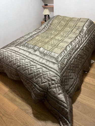 Couvre lit molletonné soie - en,