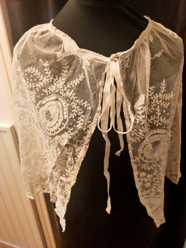 Cape dessus aube dentelle - d'aube,