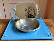 Meuble de poupée Vasque en tôle surmontée d'un miroir Dim miroir: 14,5x11cm TBE.