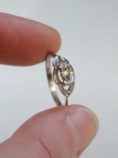Très jolie petite bague en