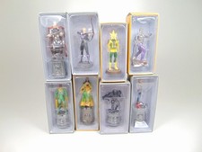8 figurines marvel échiquier