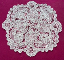 Ancien napperon entièrement