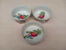 3 moules à soufflés/ ramequins en Porcelaine de Paris "Abondance" 11,5 cm X 5 cm