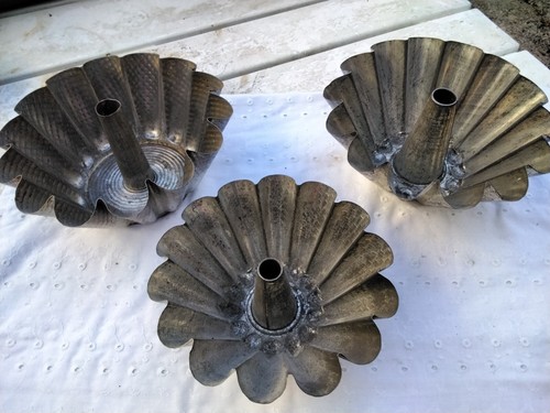 Trois moulesa savarin - trois, ou