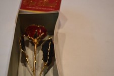 ROSE NATURELLE DOREE A L'OR FIN 24 CARATS TIGE 26 CM