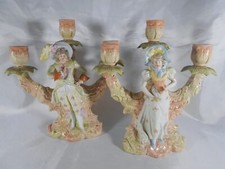 PAIRE DE CANDELABRE / BOUGEOIR COUPLE GALANT EN BISCUIT PORCELAINE ALLEMANDE