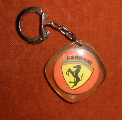 Joli porte clés ferrari - joli,
