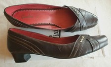 chaussures en cuir marron