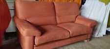 canapé 3 places tissu couleur brique, bon état, pas de tâches, assises amovibles