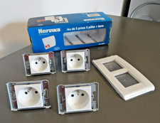 Lot 4 PRISE murale 2 P + T NORVICA INITIALIS style mosaic LEGRAND 2000 BE