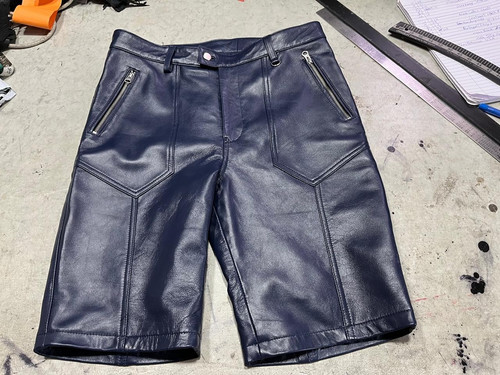 Nouveau short cuir bleu - en,