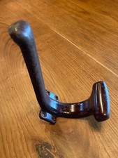 Ancienne patère d'école en métal de couleur marron vintage