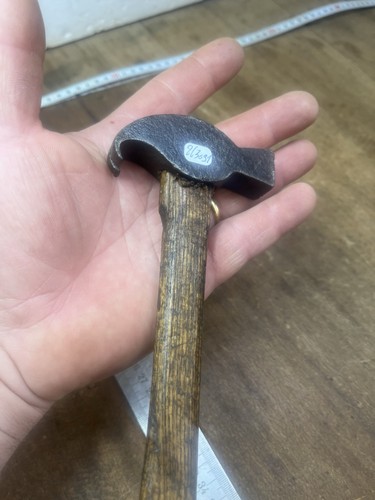 Petit marteau outil ancien