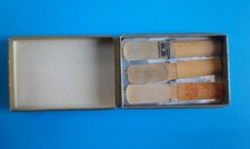 Boîte ancienne avec anches de