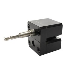 Pince à sertir assistée pour