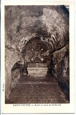 CP 13 - B-d-R - Saint-Victor - Autel et croix de St-André