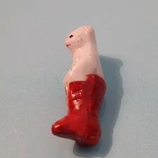 FEVE  1ère époque BEAU CHAT DANS BOTTE ROUGE  Hr 2,7 cm ALLEMANDE