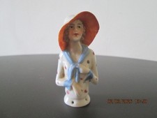 DEMI FIGURINE POUPEE A