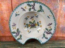 Plat à barbe rond en faience