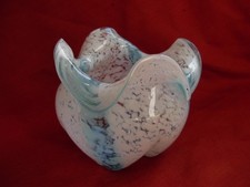 JOLI VASE POLYLOBE EN VERRE DE CLICHY,EPOQUE DEBUT XXème.