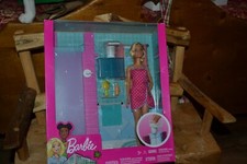 barbie coffret neuf la salle de bain il y a la poupee