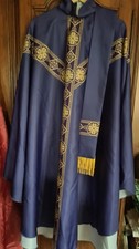 chasuble violette avec étole